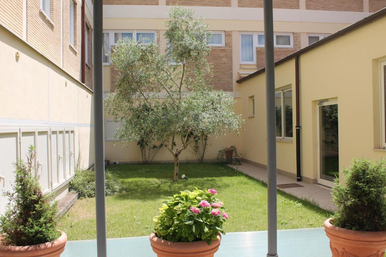 Casa Per Ferie San Juan De Avila ローマ エクステリア 写真